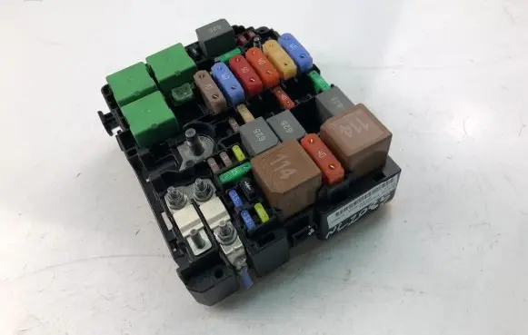 Peugeot 308 Fuse box set 9804848580