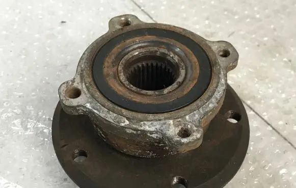 BMW 5 E39 Rear wheel bearing hub 