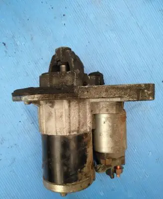 Nissan Pulsar Starter motor 233006867R