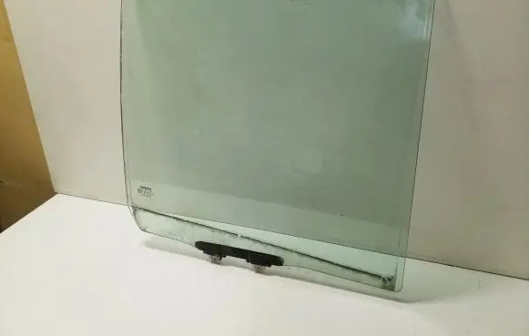 Honda CR-V Rear door window glass