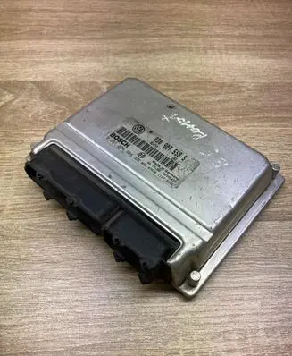 Volkswagen PASSAT B5 Engine control unit/module ECU 8D0907558S 0261204956