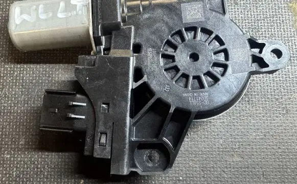 Jeep Grand Cherokee WL Front door window regulator with motor C81030101