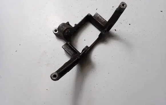 Audi A4 S4 B5 8D Engine mounting bracket 1592FP3
