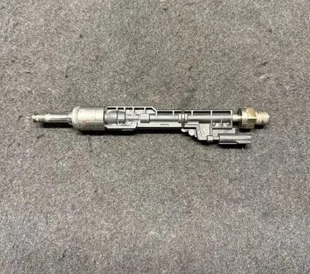 BMW 4 F32 F33 Fuel injector 7639994