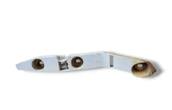 Front bumper mounting bracket