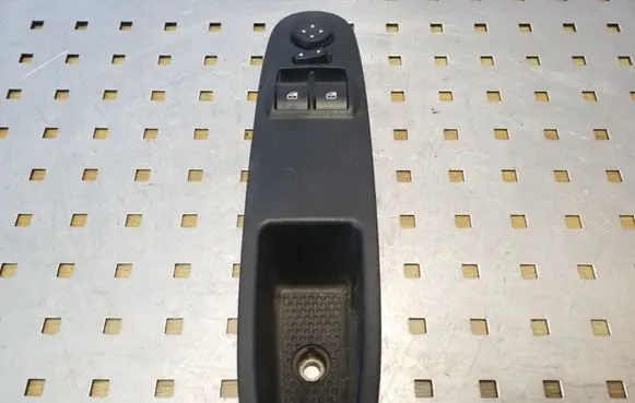 Fiat Grande Punto Electric window control switch 735500050