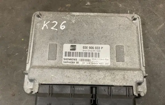 Skoda Fabia Mk1 (6Y) Engine control unit/module ECU 03E906033P 5WP4430408