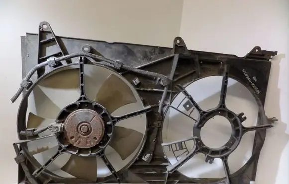 Toyota Avensis T250 Fan set 