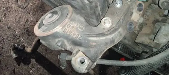 Peugeot 406 Engine mount bracket 25441380