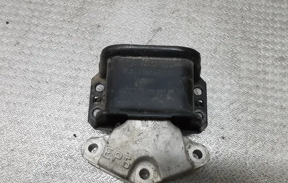 Peugeot 308 Engine mount bracket 9636270080