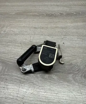 Headlight/headlamp level sensor