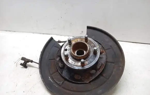 Land Rover Discovery 3 - LR3 Rear wheel hub spindle/knuckle 