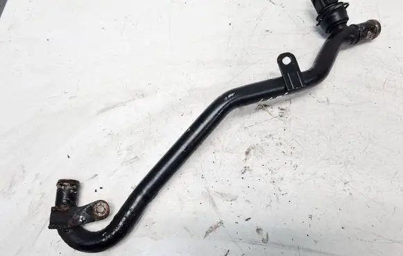 Volkswagen PASSAT B7 Engine coolant pipe/hose