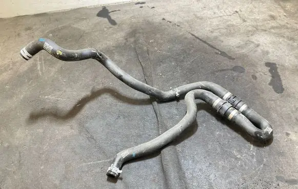 Volvo XC40 Engine coolant pipe/hose 32138731 32339216