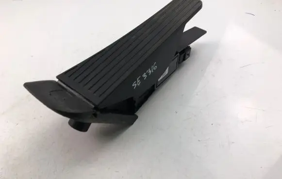 Volvo XC90 Accelerator throttle pedal 32269124