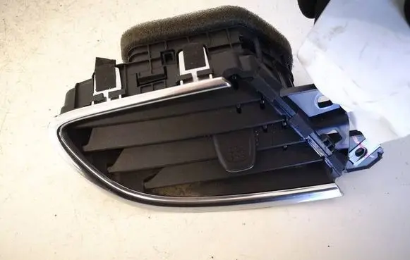Opel Mokka X Dash center air vent grill 42570817