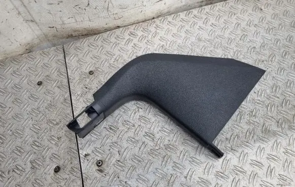 Foot area side trim