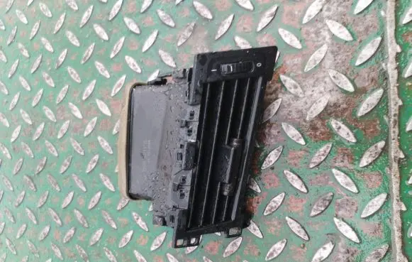 BMW 5 E60 E61 Dashboard side air vent grill/cover trim 6910731