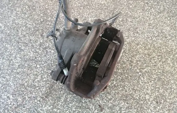 Mercedes-Benz E W211 Front brake caliper