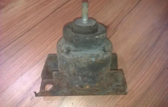 Ford Mondeo MK II Engine mount bracket 97bb6038bc