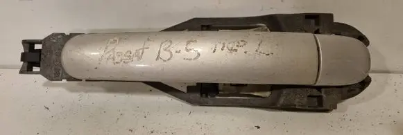 Volkswagen PASSAT B5 Front door exterior handle 3B0837885