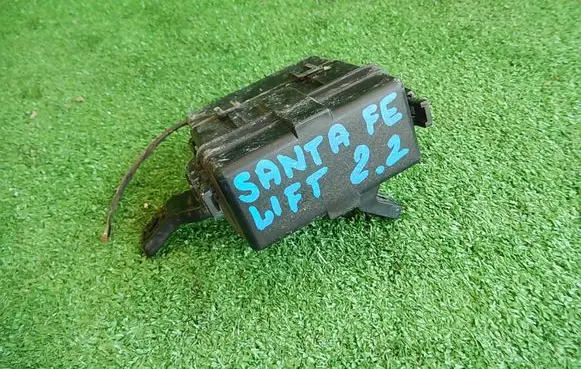 Hyundai Santa Fe Relay mounting block 