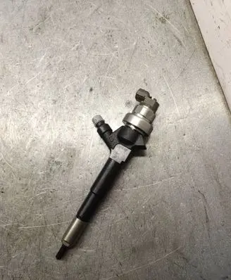 Opel Astra J Fuel injector 55567729