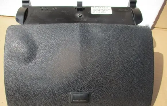 Mercedes-Benz C W204 Glove box set A2048205497