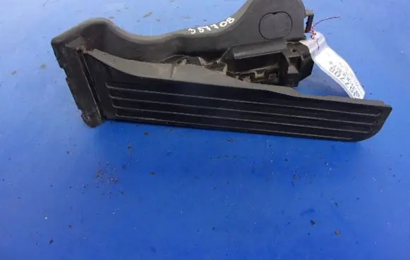 Volkswagen Golf IV Accelerator throttle pedal 1K1721503L