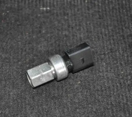 Volkswagen Golf V Air conditioning (A/C) pressure sensor 1J0959126