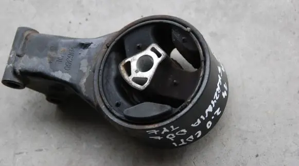 Opel Zafira C Engine mounting bracket 130KM