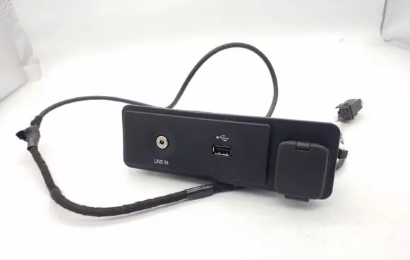Ford Fusion II USB socket connector DS73F043B04 1330401