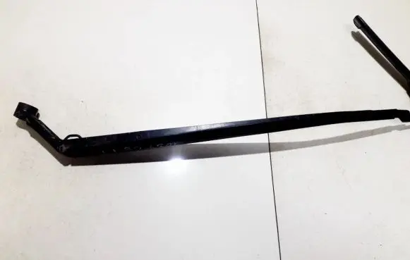 Toyota Auris 150 Front wiper blade arm