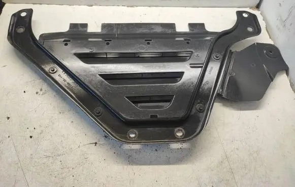 Ford Mustang VI Engine splash shield/under tray FR3C5A095AA FR3C5A095