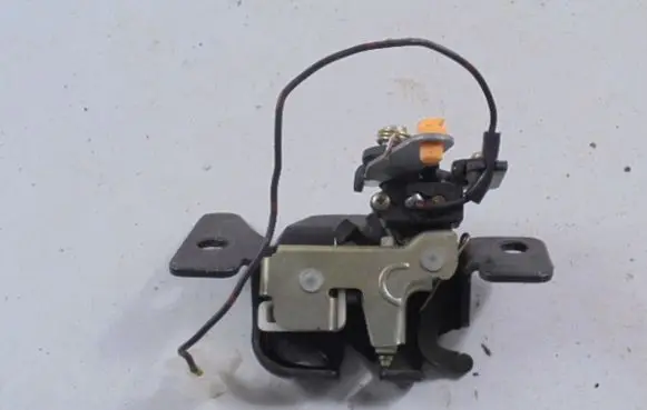 Mazda Demio Tailgate/trunk/boot lock/catch/latch