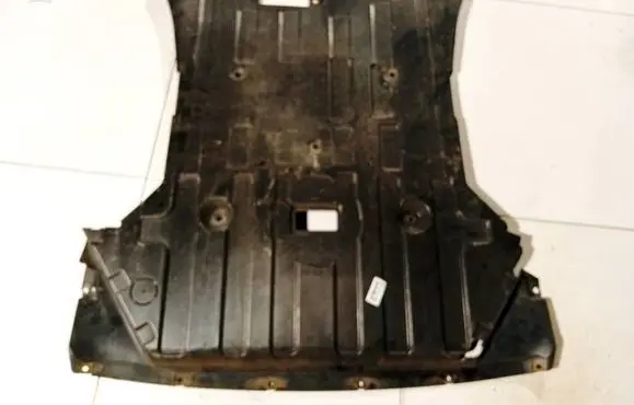 Volvo V70 Engine splash shield/under tray