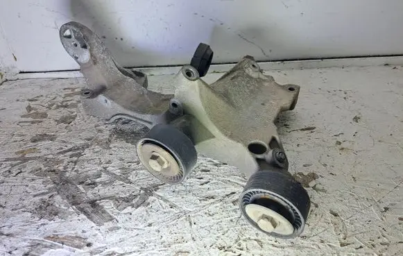 Audi A3 S3 A3 Sportback 8P Generator/alternator bracket 022260089M
