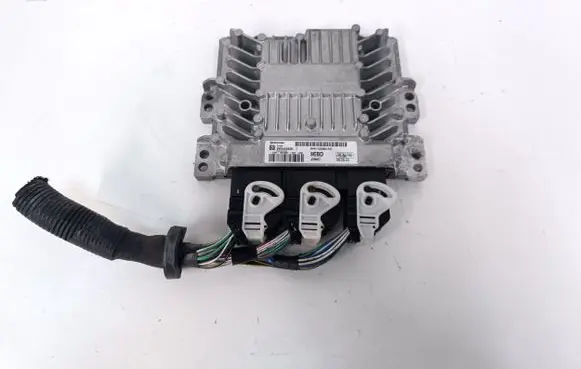 Ford Kuga I Engine control unit/module 8V4112A650AD