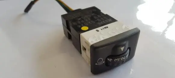 Suzuki Liana Headlight level height control switch 32932074 329-32074