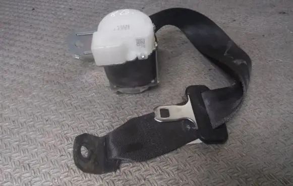 Rear seatbelt