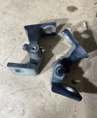 Volkswagen Polo V 6R Front door hinge set 7N0831401