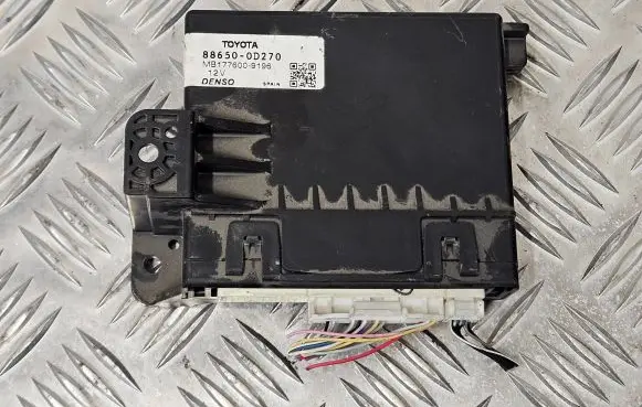 Toyota Yaris Climate control unit 886500D270 MB1776009196