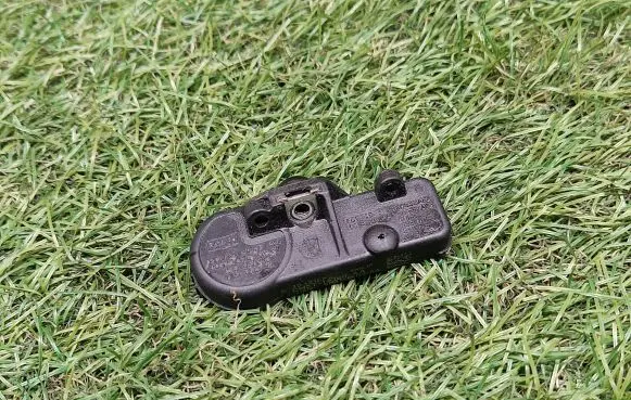Ford Fusion II Tire pressure sensor CM5T1A180AA