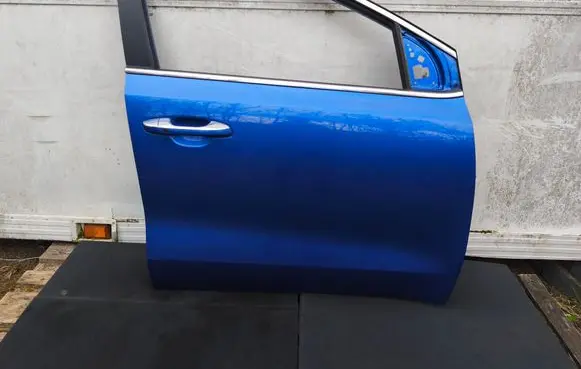 KIA Sportage Front door 