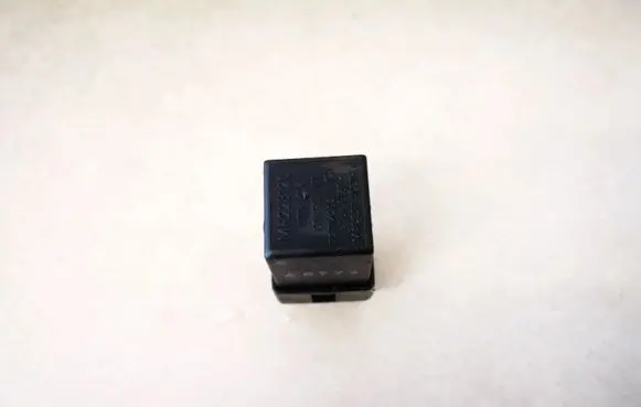 Mitsubishi Carisma Other relay mr228120