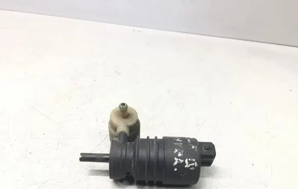 Volkswagen Golf IV Windscreen/windshield washer pump