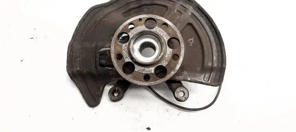 Mercedes-Benz B W246 W242 Front wheel hub 