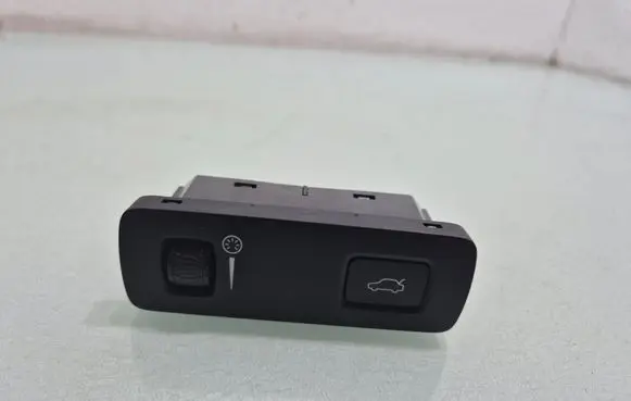 Volvo S60 Tailgate opening switch P31443873