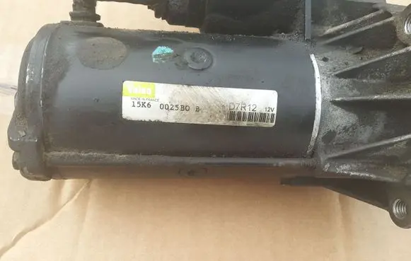 Peugeot 406 Starter motor D7R12 15K60025