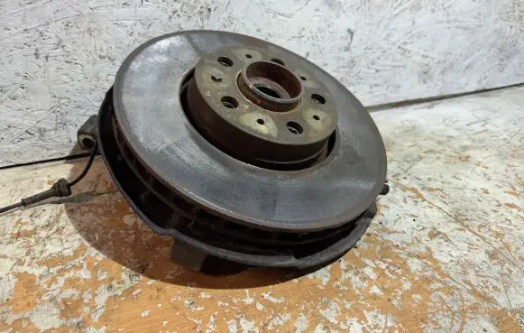 Volvo S60 Front wheel hub 9461944